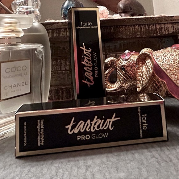Tarte Tartiest Pro Glow Liquid Highlighter in the Shade Sparkler - Picture 2 of 7
